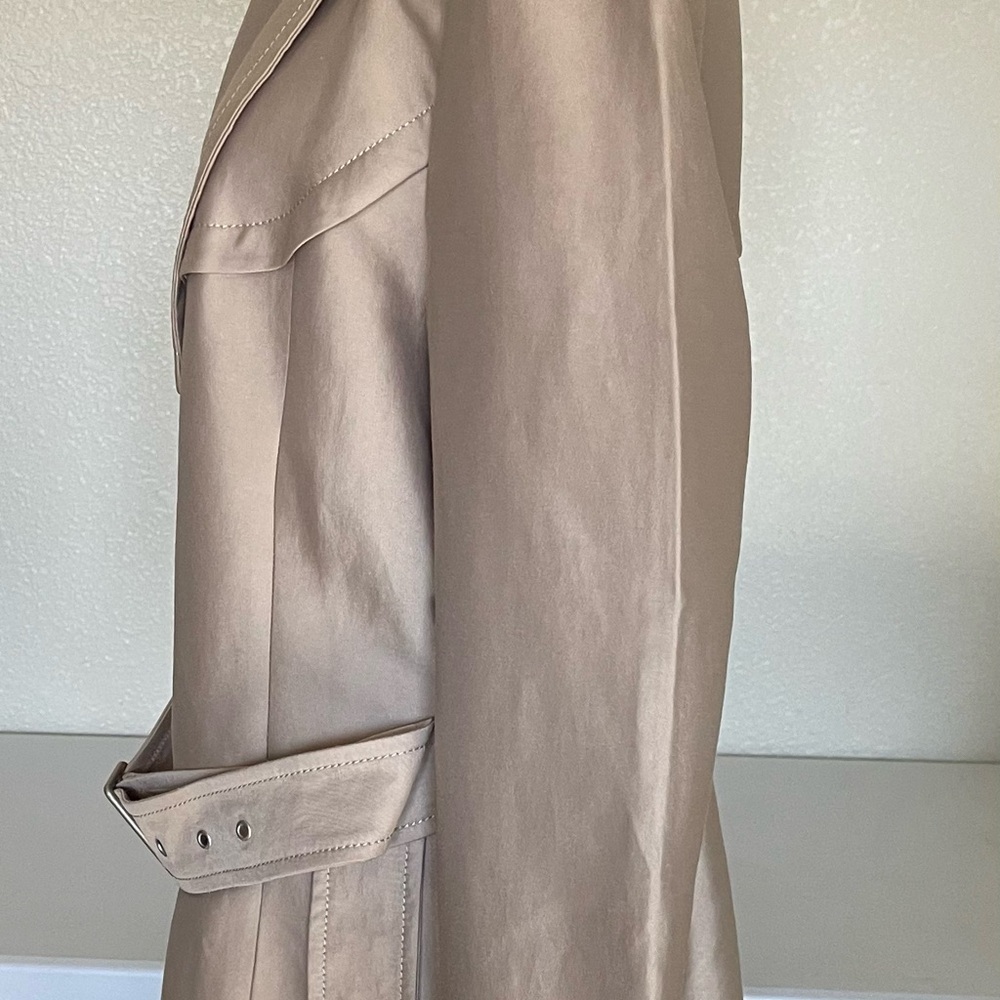 Kenneth Cole Trench Coat XL It feels like satin and shiny..